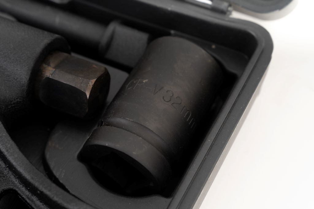 Drehmomentschlüssel 1:58 Tekson, Satz mit 2 Steckschlüsseln 32 / 33 MM Langer Griff | 202042