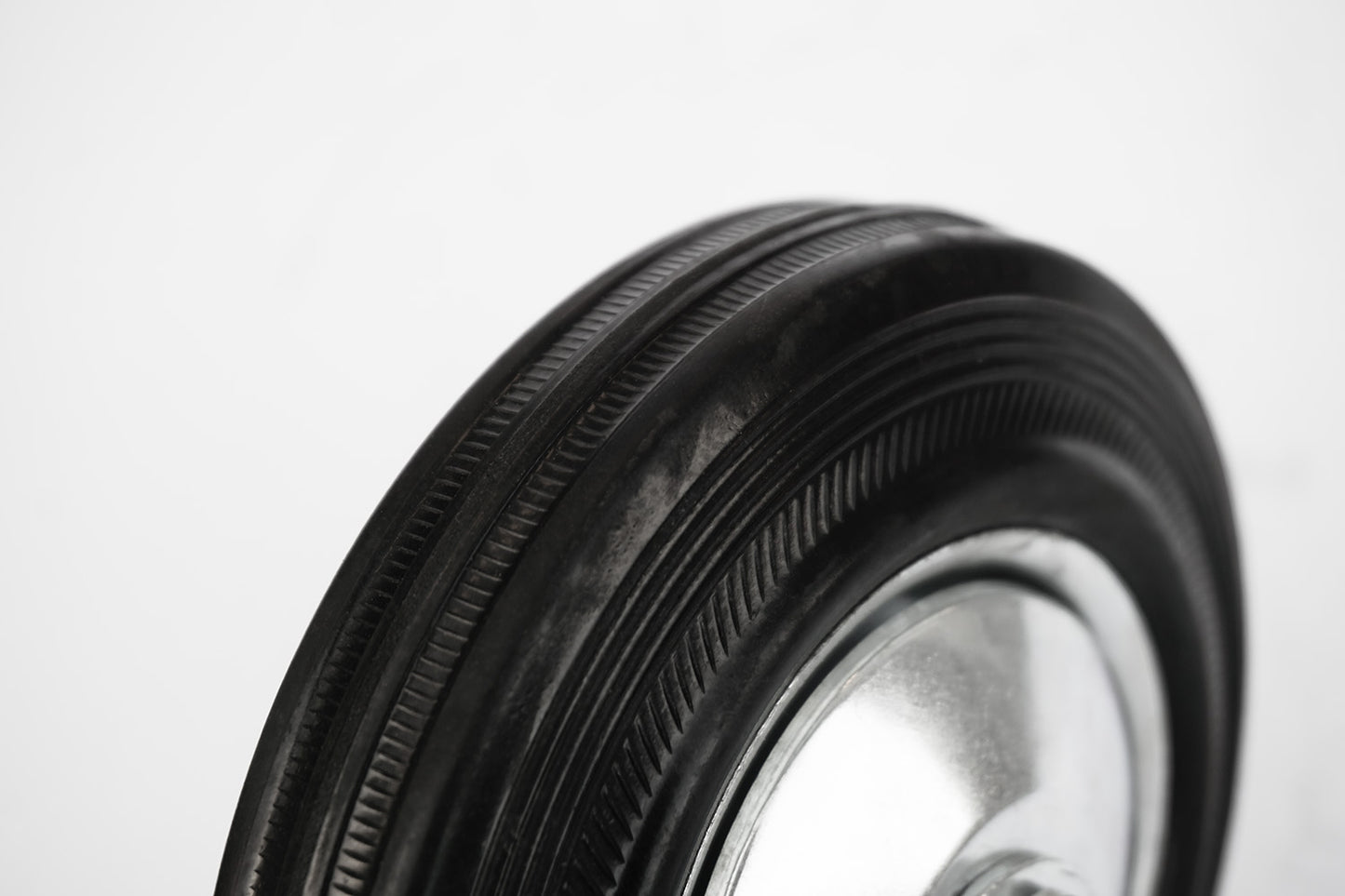 Ø 75 mm | Lenkrolle ohne Bremse: Metallgummi, Befestigungsplatte, Wälzlager, Tragfähigkeit 50 kg | 4001-75